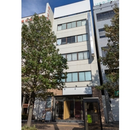 ペシュ駅前Ⅲビル