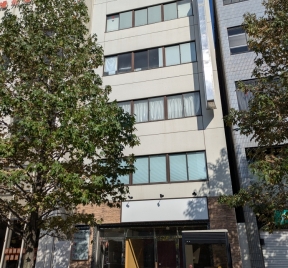 ペシュ駅前Ⅲビル1階